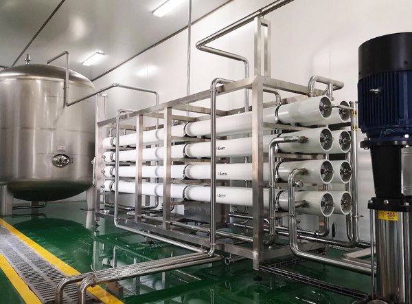 制藥工業的純化水設備跟普通的純水設備有什么區別？